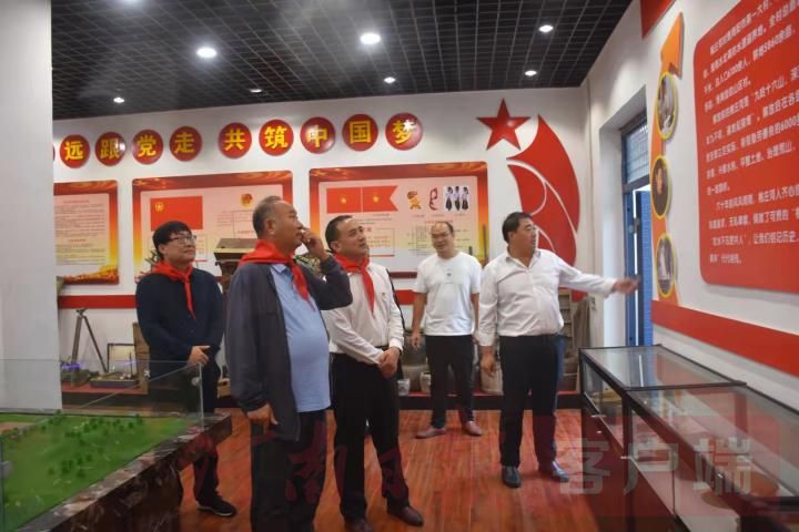 情满桑梓话雷锋老将军念兹在兹