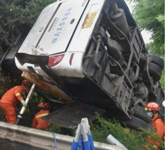 甘肃青兰高速致13死44伤事故调查基本结束，40人被追责