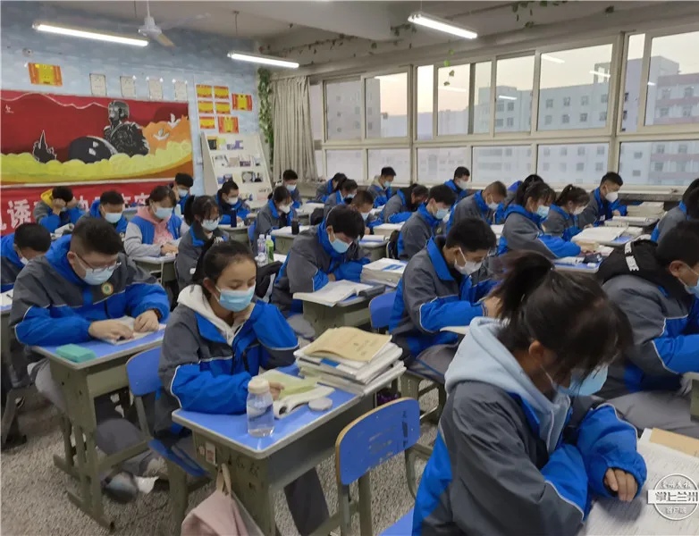 兰州城区多所中学毕业年级学生率先返校复课