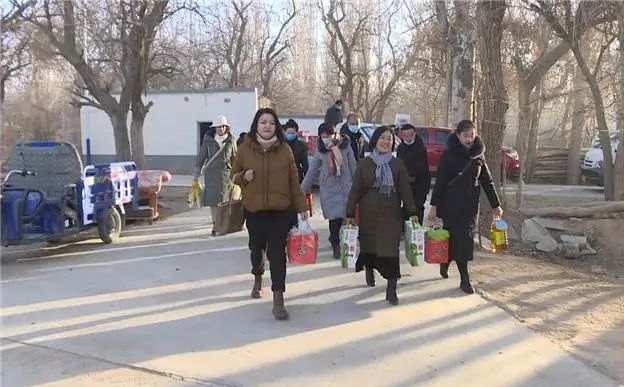 【新春走基层】甘肃敦煌人大代表献爱心 帮扶真情暖寒冬