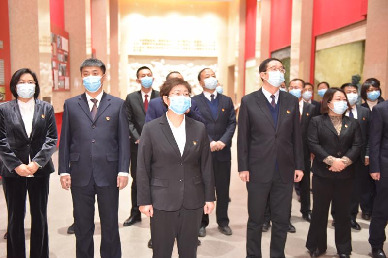 山西省大同市广灵县县委书记王丽萍带领党员领导干部赴大同市党纪教育基地党风廉政教育馆开展廉政警示教育