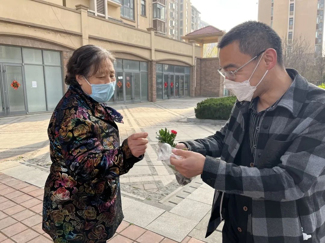 青岛西海岸新区滨海街道丁明亮：做社区疫情防控的积极参与者