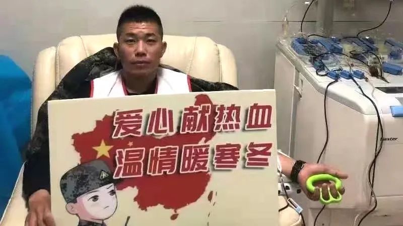 青岛西海岸新区张家楼街道闫福见：热血润新生，血浓情更浓