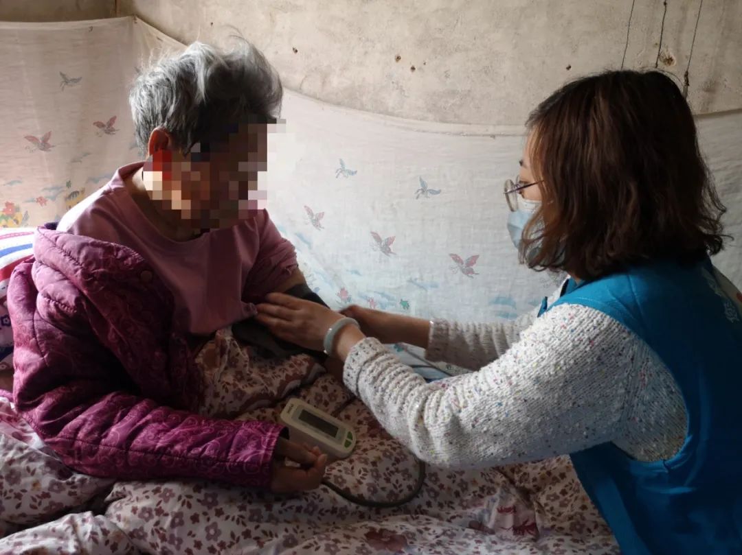 青岛西海岸新区六汪中心卫生院：居家护理暖人心