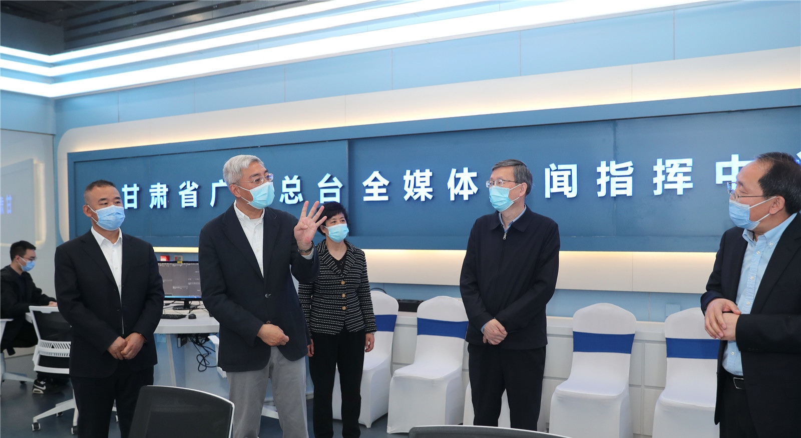 尹弘在宣传文化单位调研时强调：不断壮大主流舆论，推进文艺院团改革，为全省改革发展稳定凝聚强大精神力量