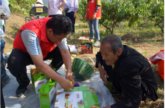 青岛西海岸新区幸运草公益服务中心助农销售赢赞誉