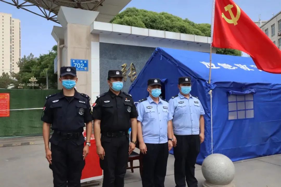 别样“警”色 坚守“疫”线