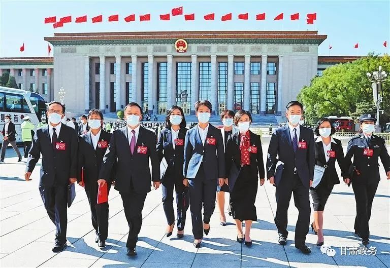 万山磅礴向主峰 同心奋进新征程——甘肃省代表团参加党的二十大闭幕会侧记