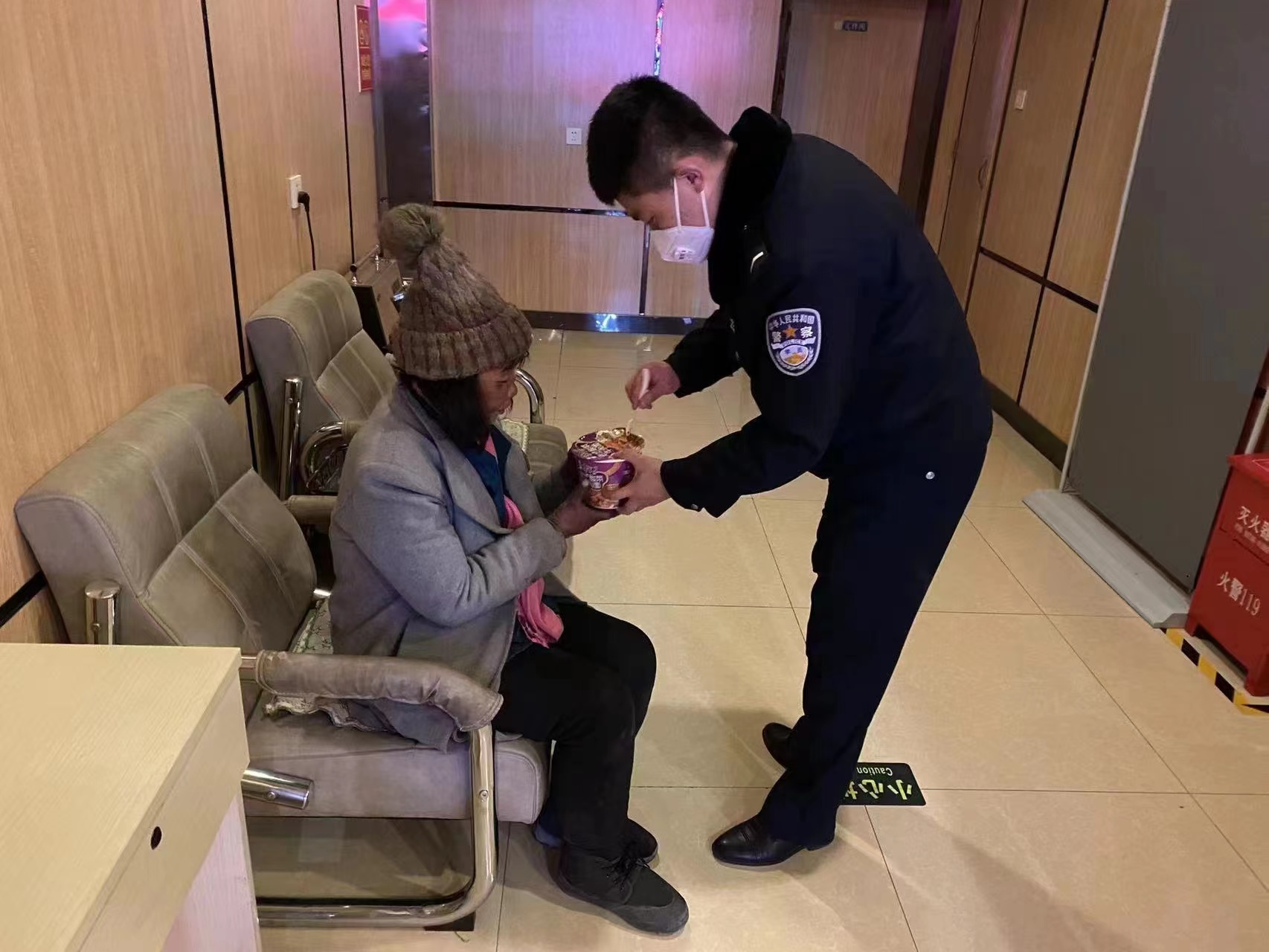 甘肃：真情救助  情暖寒冬