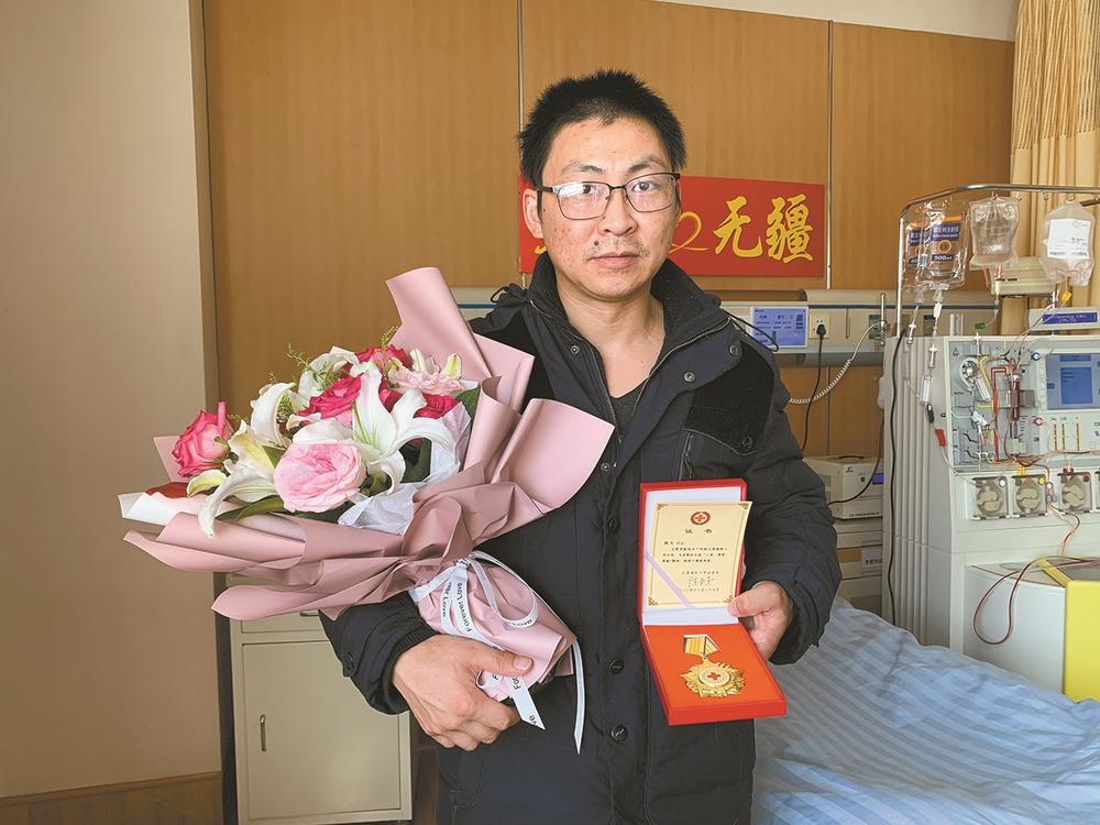 敖飞：捐献“生命火种”救人