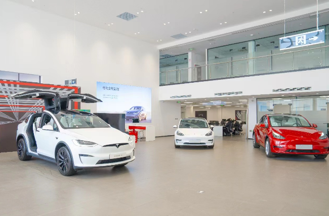 特斯拉新车亮相江苏盐城，“兔年好礼”送不停