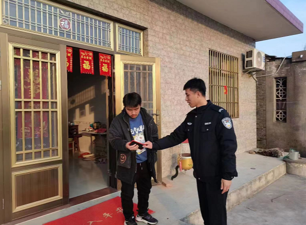 盐城大丰：中学生大意丢手机 民警暖心帮其找回