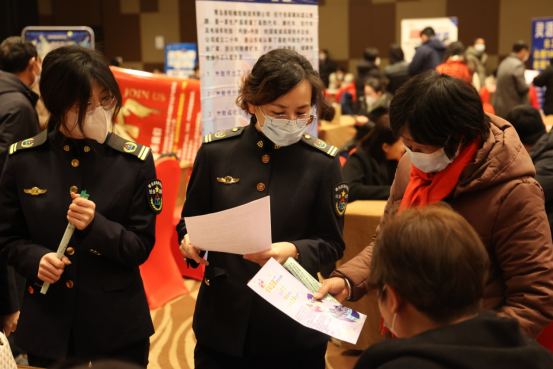 青岛西海岸张家楼街道社会治理中心网格员助力复工复产“开门红”