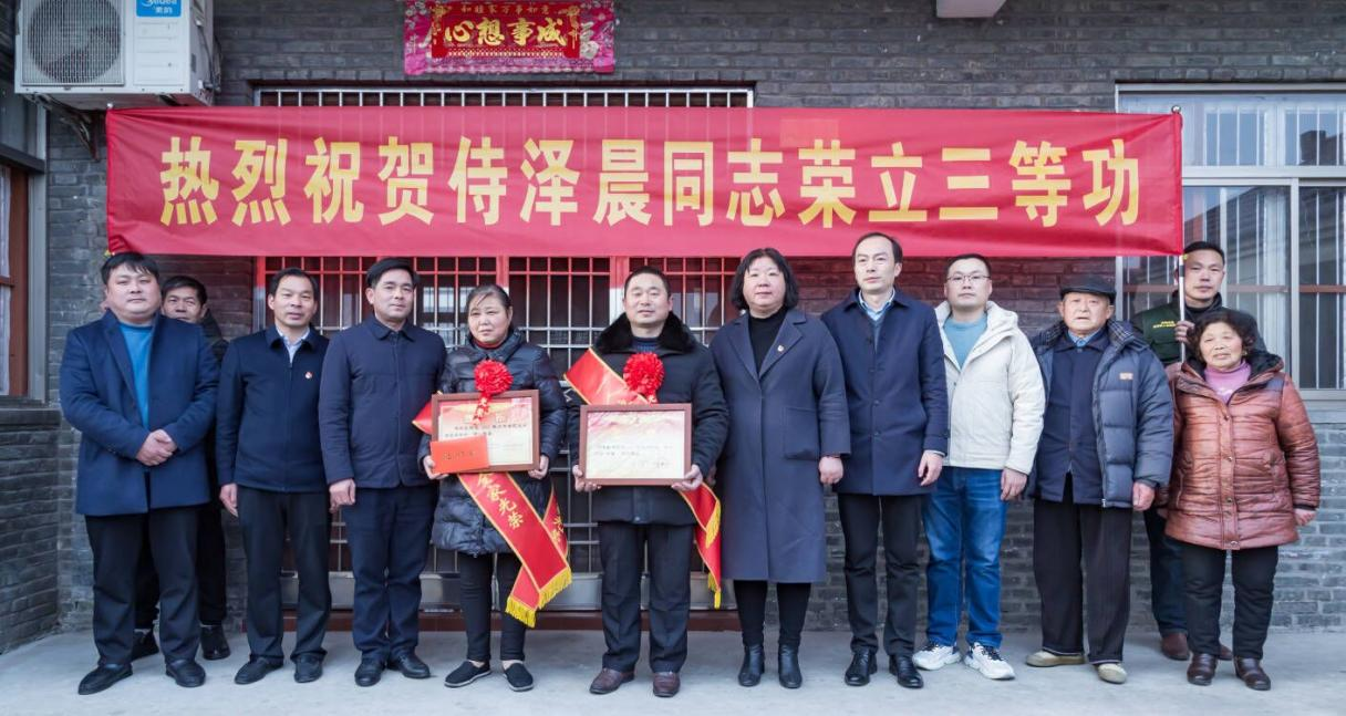 盐城盐都郭猛镇：为立功受奖现役军人家属送喜报