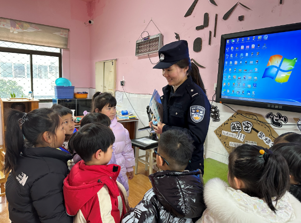 小手牵大手，盐城大丰新丰派出所反诈宣传进校园