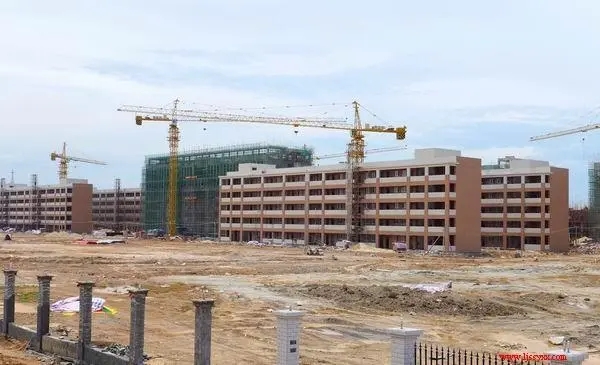 江苏建湖上冈镇：教育实事工程实验初中生服楼开工建设