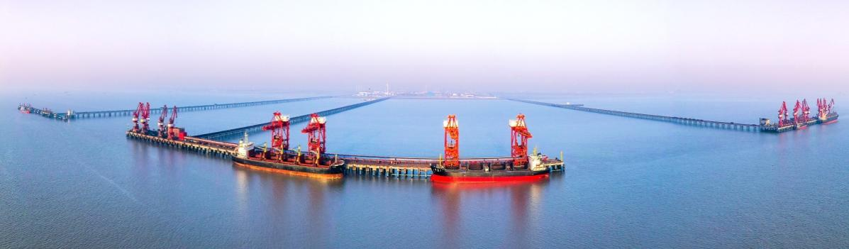 江苏盐城港控股集团党委理论学习中心组举行学习会