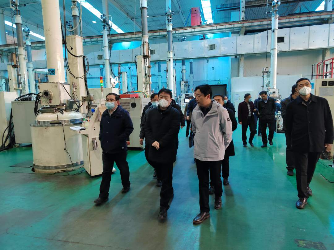 内蒙古商务厅党组书记、厅长张鸿福一行到呼和浩特综合保税区调研