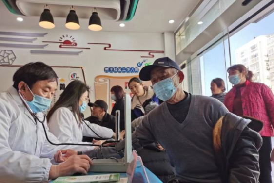 践行雷锋精神！江苏亭湖新洋经济区新丰社区开展​义诊复康关爱行动