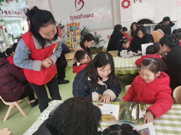 江苏盐城亭湖区大洋街道东升新村社区联办亲子阅读活动