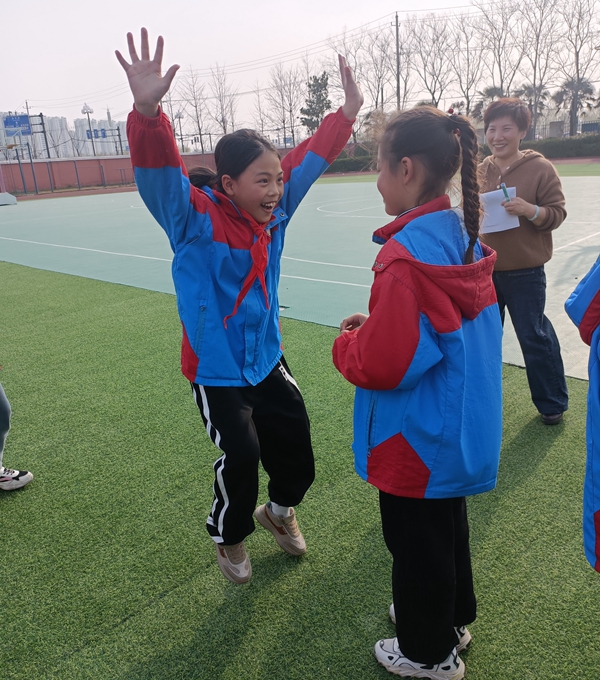 快乐学习 健康成长——盐城市滨河路小学举行团体心理辅导活动