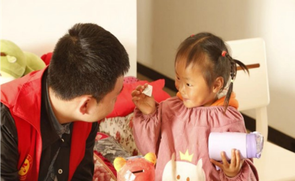 盐城滨海港经济区：关爱留守儿童 播撒爱心阳光