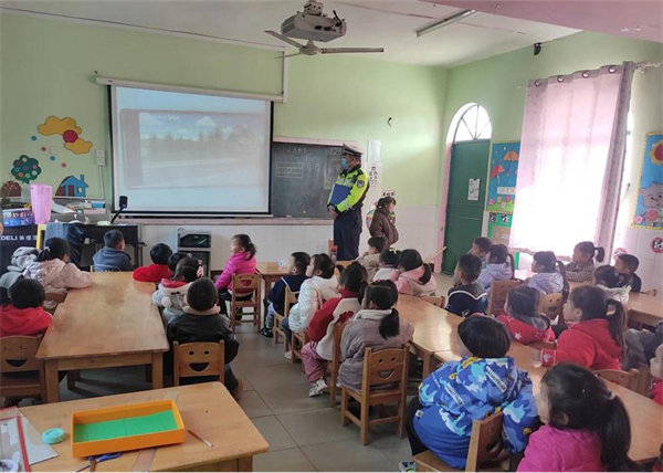 江苏盐城射阳县：民警进校园“送法”护成长