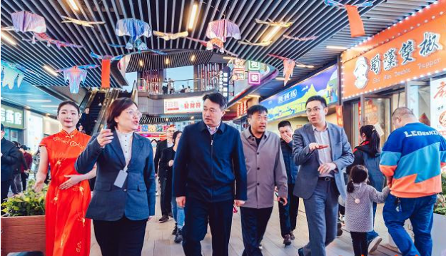 江苏盐城盐都区盐渎街道“吾悦嘉年华暨国潮星空夜市”璀璨启幕