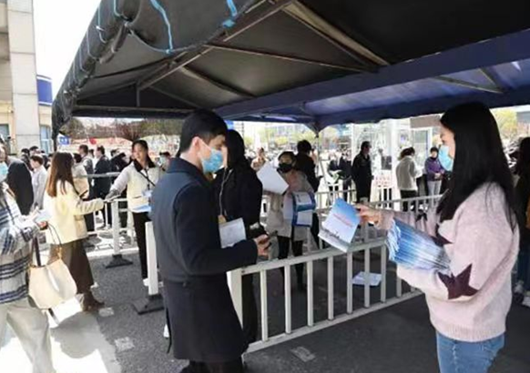 江苏盐城向2.1万名事业单位考生暖心“告白”