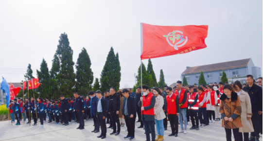 盐城市射阳县千秋镇开展“缅怀革命先烈 赓续红色基因”清明祭扫活动