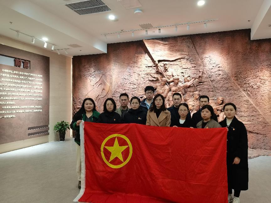 盐城市亭湖区人社局团委：清明时节祭英魂 红色精神代代传