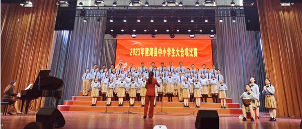 江苏盐城建湖县：校园合唱团 唱响新时代