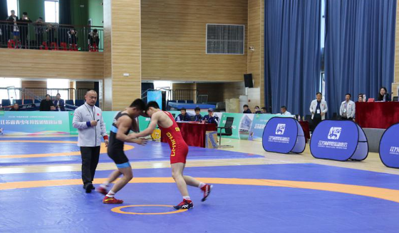 盐城选手斩获江苏青少年摔跤团队锦标赛首金