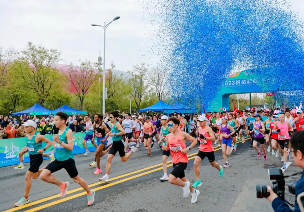 2023悦达起亚·SK新能源盐城马拉松正式鸣枪开跑！