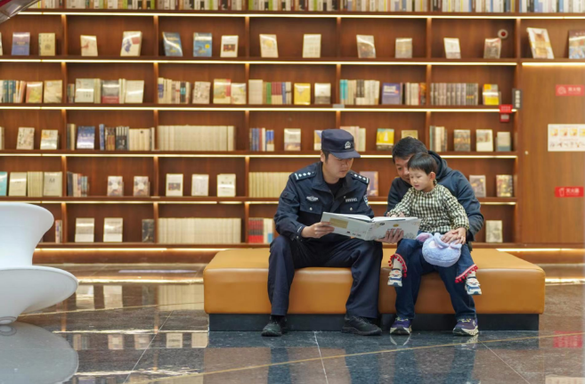 江苏盐城东台公安开展“世界读书日”主题宣传活动