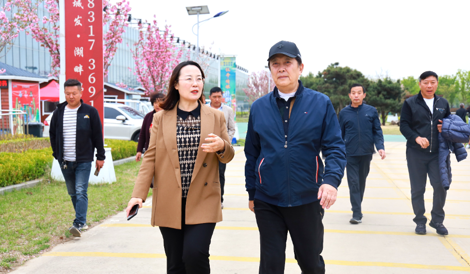 著名表演艺术家唐国强到青岛西海岸大村镇青岛国际牡丹产业园考察