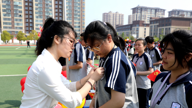 江苏盐城射阳：熠熠团徽见证青春成长