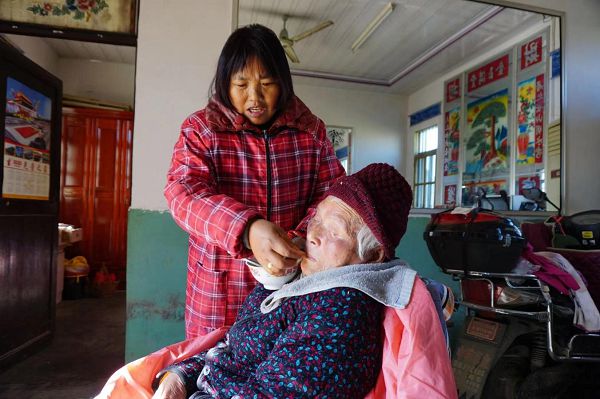 “江苏好人”刘爱红：30多年如一日 悉心照料患病公婆