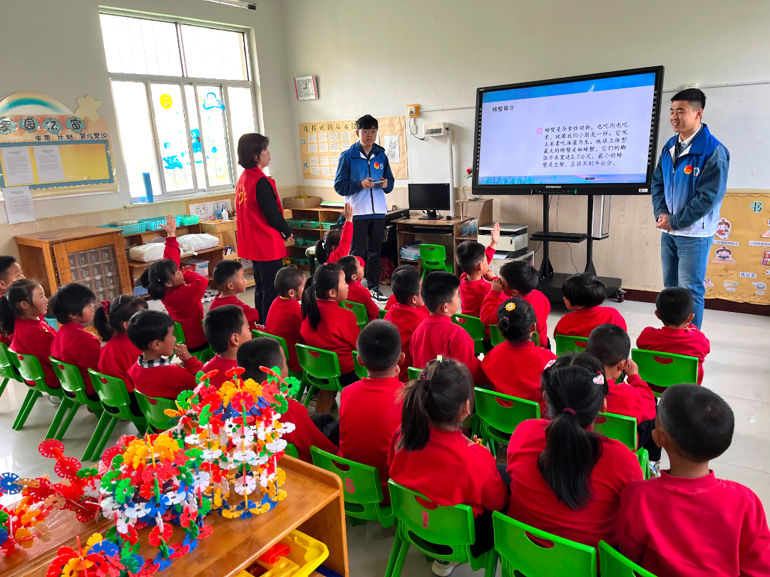 青岛西海岸滨海街道海军路社区开展“拥抱蓝色宝库，聆听海洋迤逦”幼儿园科普活动