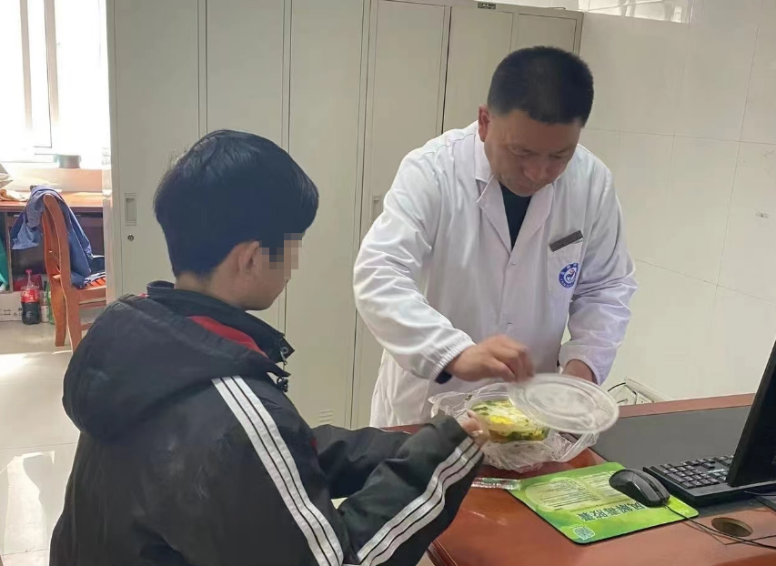 江苏盐城盐都区大冈中心卫生院医生以仁爱之心温暖群众