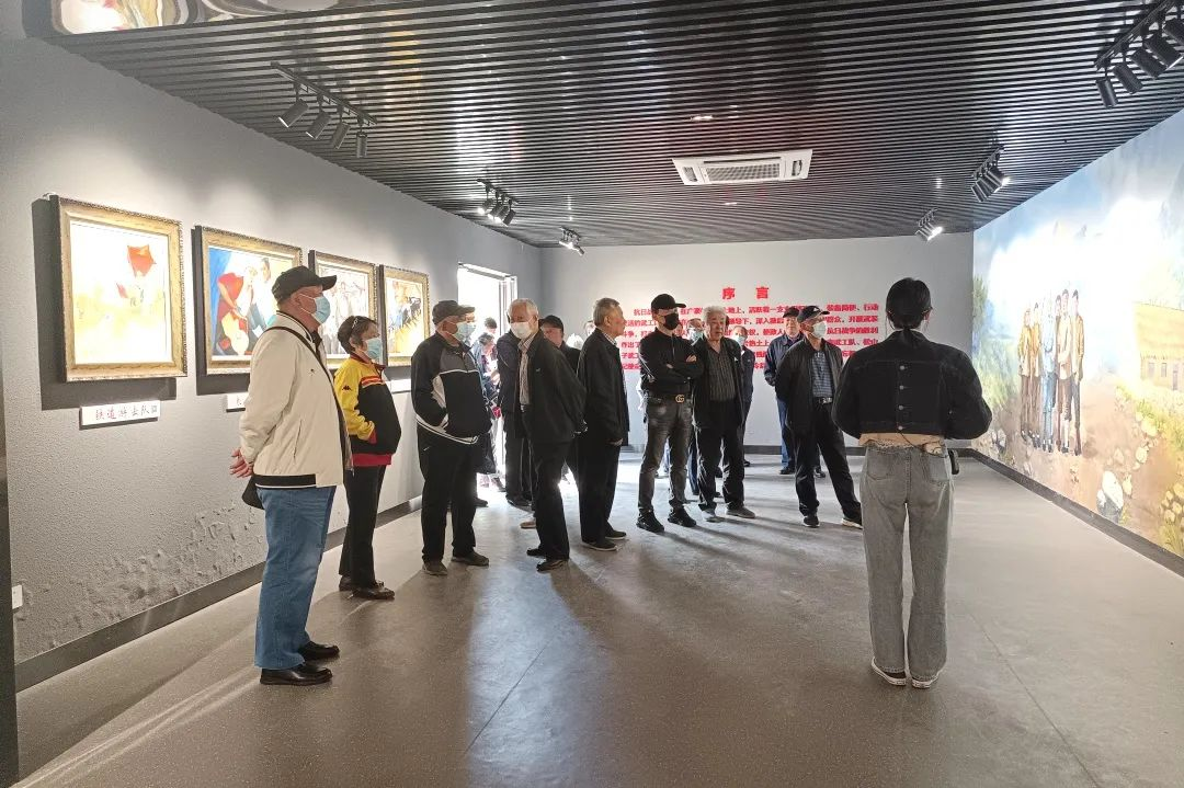 青岛市黄岛区人大常委会离退休干部赴张家楼街道观摩考察