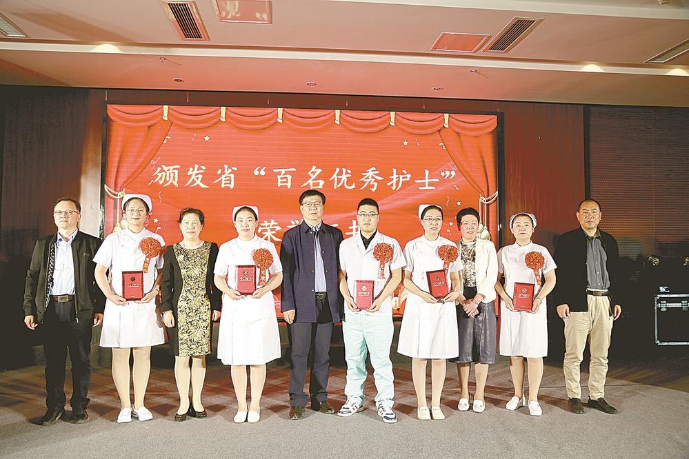 江苏盐城：提灯而行 守护生命之光