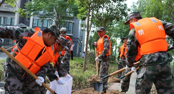 江苏盐城亭湖区便仓镇组织开展防汛抢险实战演练