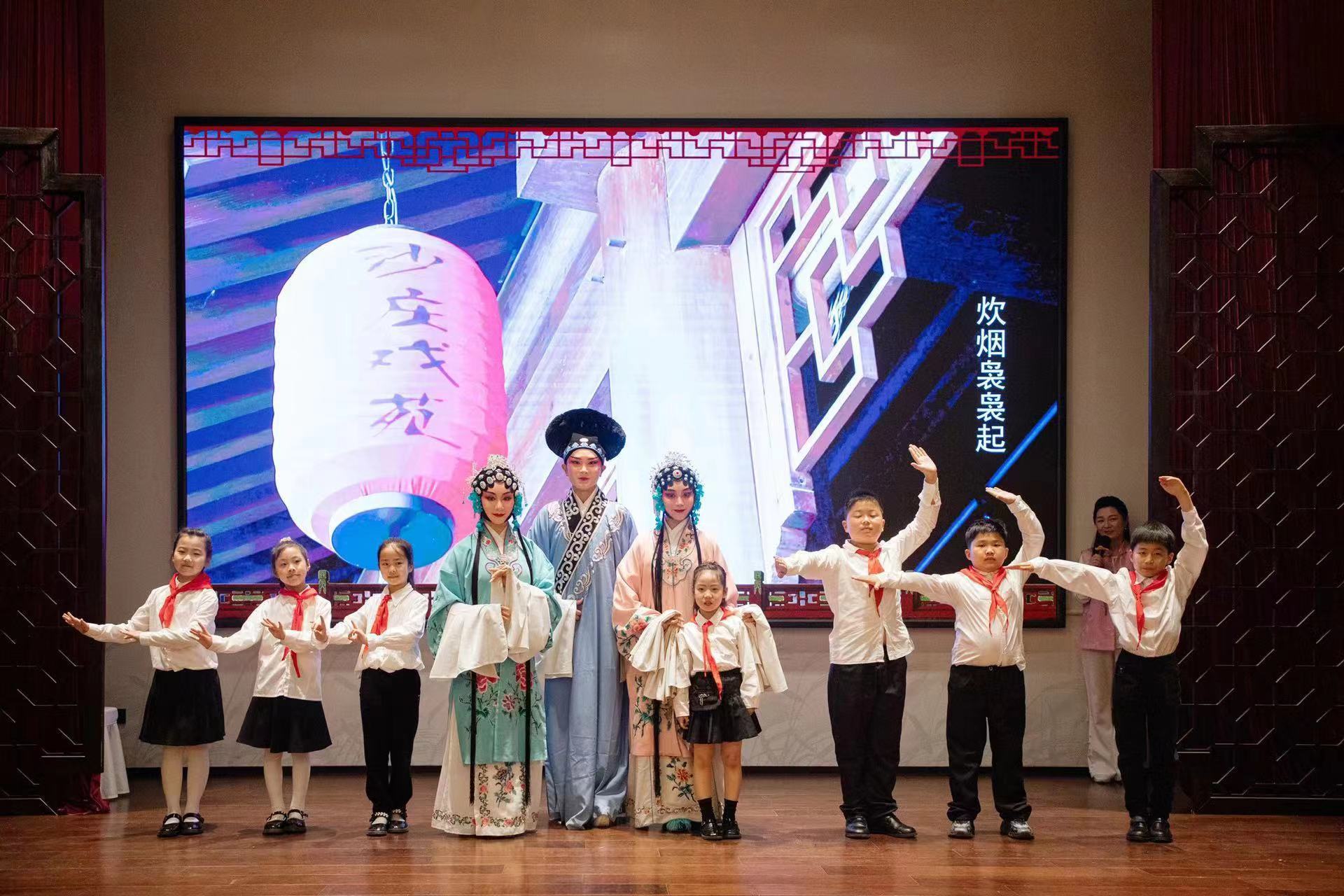 江苏盐城建湖：绿色阅读共护苗 非遗传承润童心