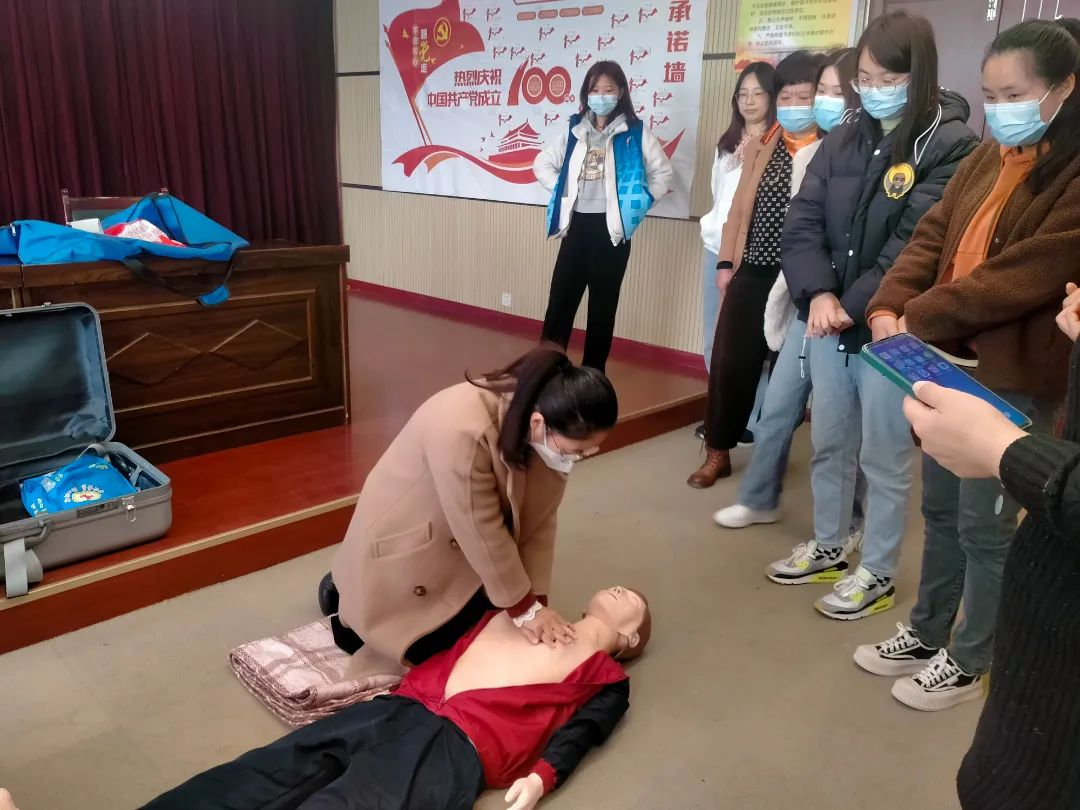 关怀暖人心，服务显真情——青岛市黄岛区大村镇组织开展“服务在身边”活动