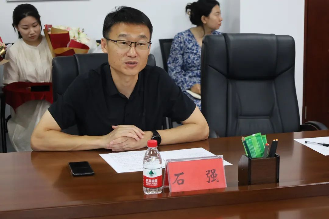 岁月印初心，薪火永相传——青岛市黄岛区滨海街道举行机关干部荣退仪式