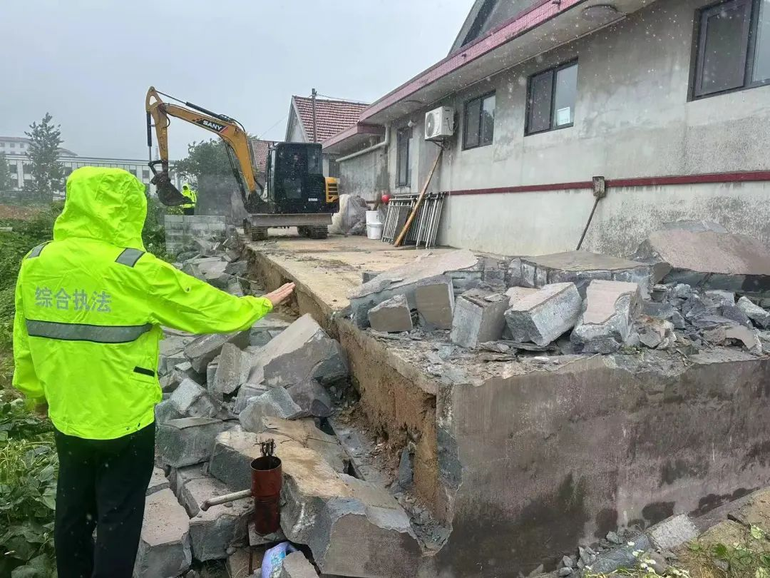 青岛市黄岛区滨海街道：乱占耕地零容忍，拆除违建在行动