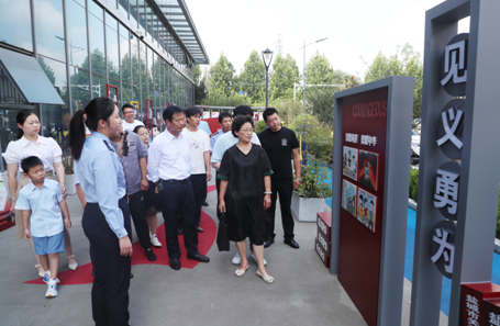 江苏盐城盐南高新区见义勇为基金会开展“金秋助学”暨送清凉活动