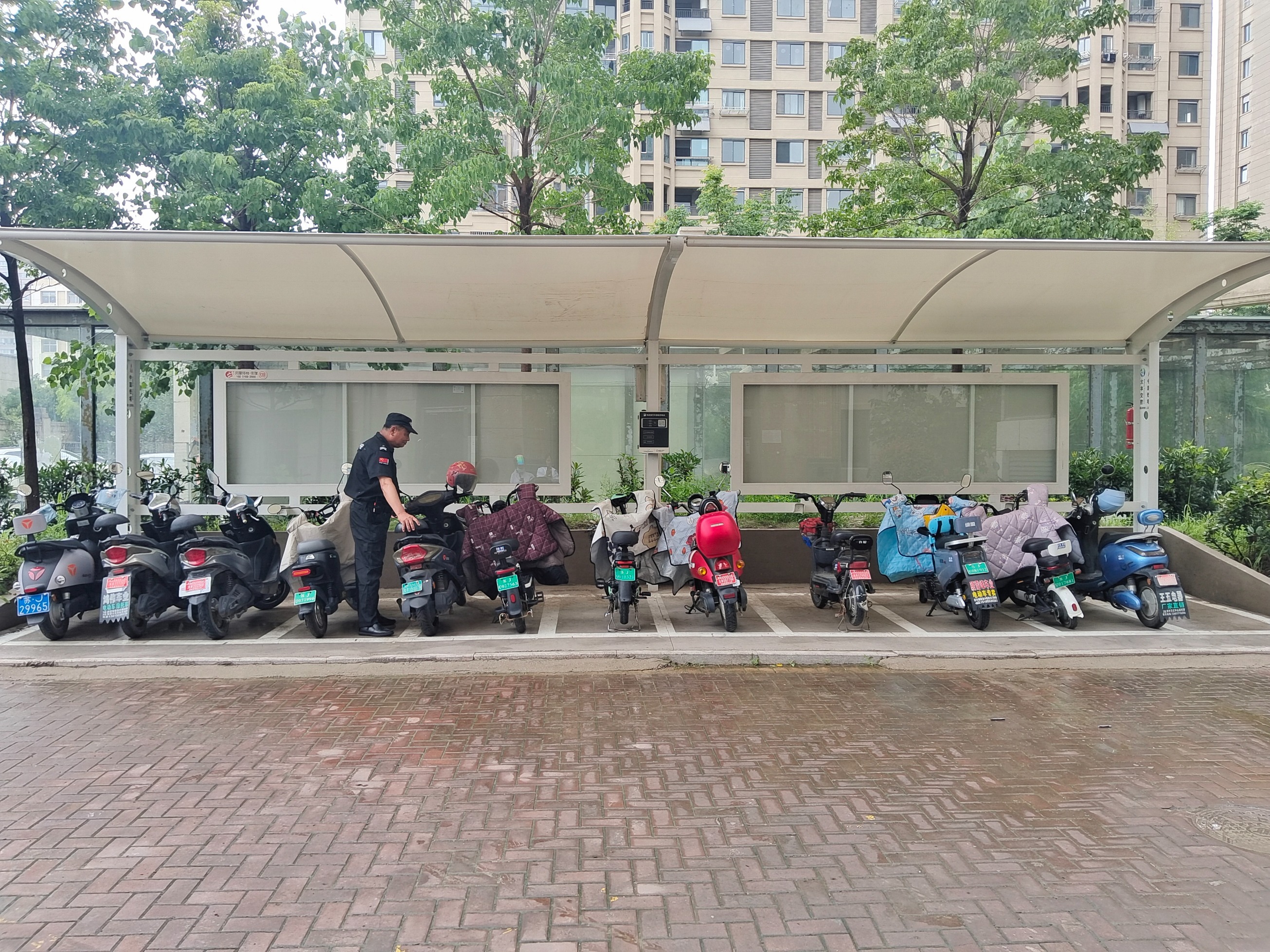 江苏盐城大丰大中街道：党员“议事点”架起服务居民连心桥