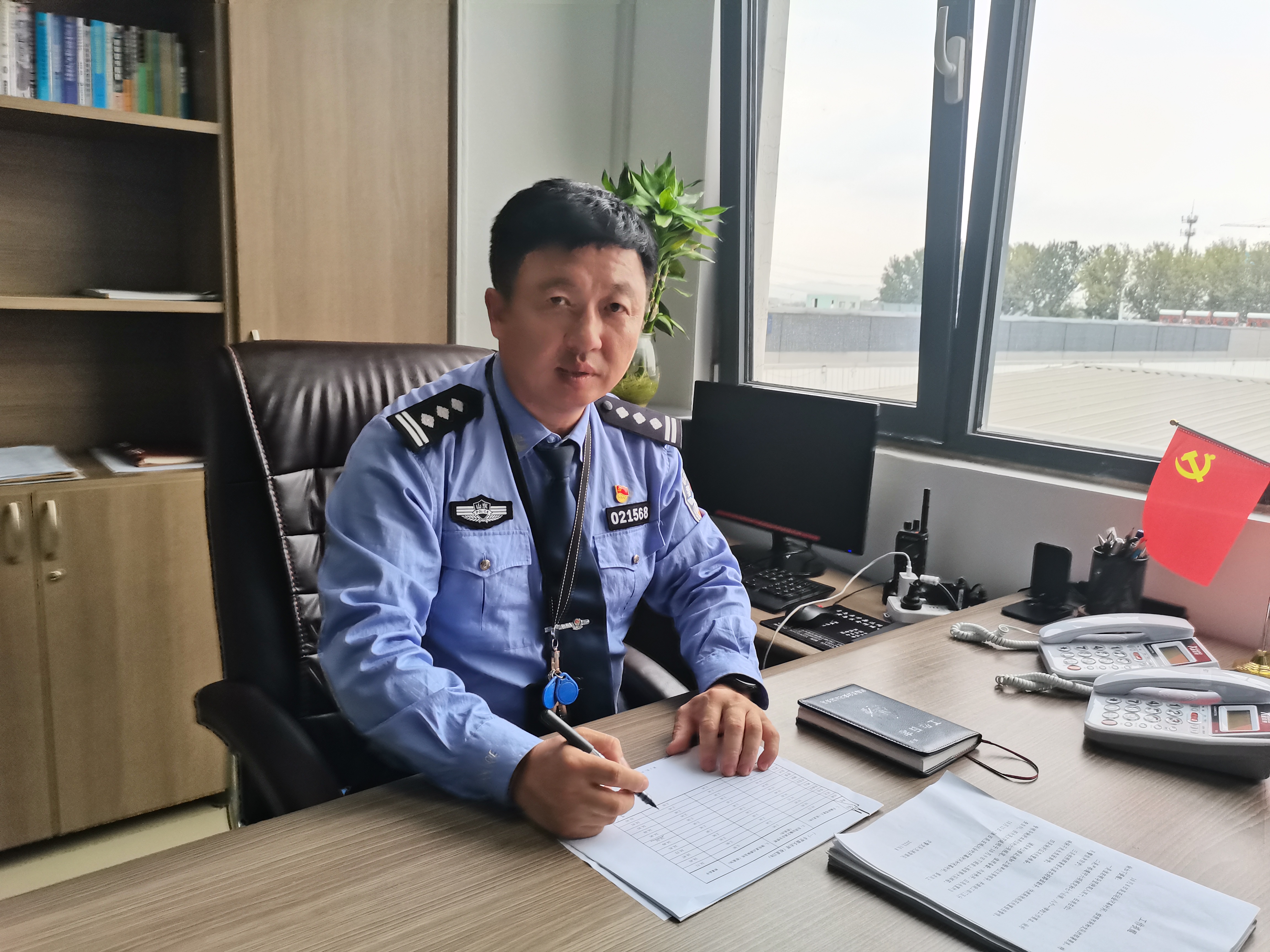 立足优质服务  创出工作亮点  ——访青岛市公安局城阳分局交警大队车管所所长王波